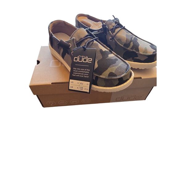 Hey Dude Wendy Green Camo Canvas Slip On Shoes 6 Womens Comfort NIB - Picture 1 of 6